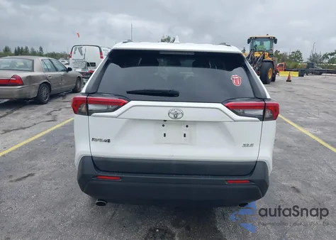 2023 Toyota Rav4 Xle z USA, uszkodzony, nr VIN 2T3W1RFV4PC230386